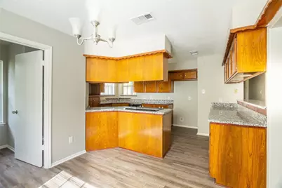 102 Sue Lane, Highlands, TX 77562 - Photo 5