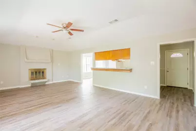 102 Sue Lane, Highlands, TX 77562 - Photo 3
