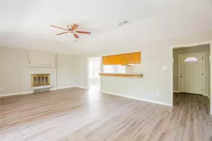 102 Sue Ln, Highlands, TX 77562 - Photo 3