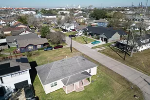 317-319 E B Street St, La Porte, TX 77571 - Photo 1