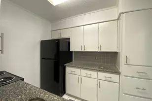 10682 Hazelhurst Dr, Houston, TX 77043 - Photo 11