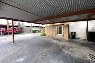 10682 Hazelhurst Dr, Houston, TX 77043 - Photo 23