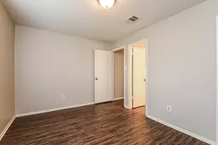 2718 N Brompton Dr, Pearland, TX 77584 - Photo 11