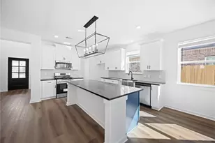 8326 Amethyst Valley Ln, Angleton, TX 77515 - Photo 9