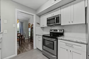 59 Hideaway Dr, Friendswood, TX 77546 - Photo 11