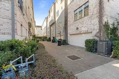 1005 Saint Charles Street, Houston, TX 77003 - Photo 27