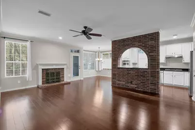 67 E Sterling Pond Circle, The Woodlands, TX 77382 - Photo 5