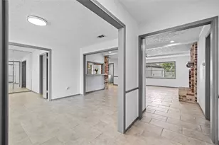 13834 Oakwood Ln, Sugar Land, TX 77498 - Photo 5