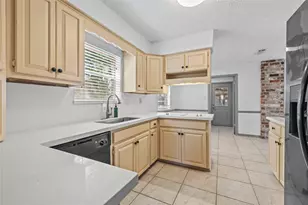 13834 Oakwood Ln, Sugar Land, TX 77498 - Photo 17