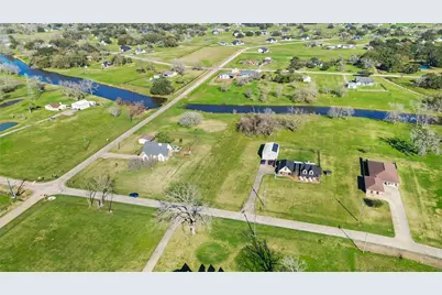 819 Mill Road, Angleton, TX 77515 - Photo 5