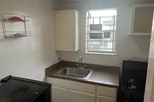 124 Carson Ct, Houston, TX 77004 - Photo 3