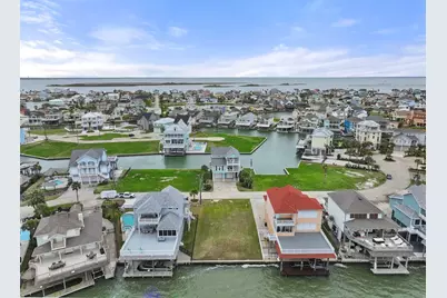 1618 Windsong Way, Tiki Island, TX 77554 - Photo 13