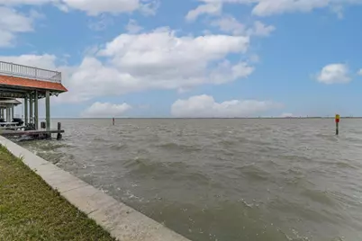 1618 Windsong Way, Tiki Island, TX 77554 - Photo 9