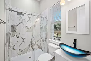 2310 Detering St, Houston, TX 77007 - Photo 15