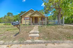 704 W West St, Livingston, TX 77351 - Photo 3