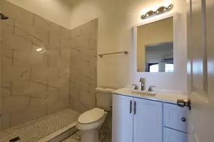 5027 Creekmont Dr, Houston, TX 77091 - Photo 5