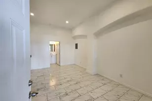 5027 Creekmont Dr, Houston, TX 77091 - Photo 3