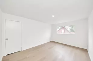 7230 Pella Dr, Houston, TX 77036 - Photo 17