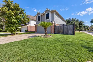 10623 Gulf Valley St, Houston, TX 77075 - Photo 3