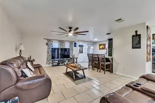 10623 Gulf Valley St, Houston, TX 77075 - Photo 7