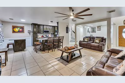 10623 Gulf Valley Street, Houston, TX 77075 - Photo 11