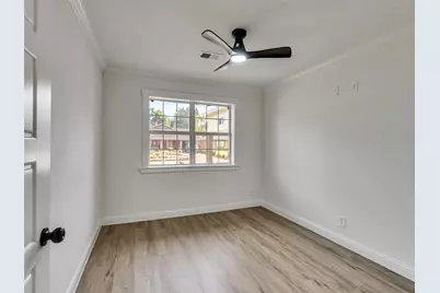 5627 Southbrook Drive, Houston, TX 77033 - Photo 17