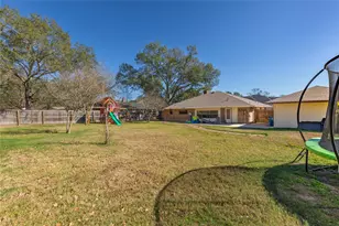 204 Briarwood Dr, Bellville, TX 77418 - Photo 21