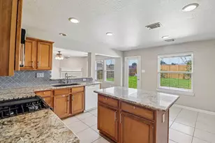 13914 Bonnetbriar Ln, Sugar Land, TX 77498 - Photo 9
