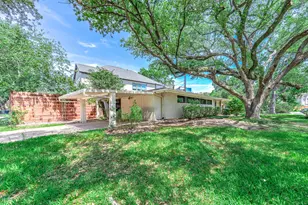 6825 Bellgreen Dr, Houston, TX 77030 - Photo 1