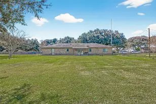 302 Jay St, Boling, TX 77420 - Photo 21