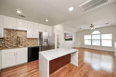 5941 South Loop E #205, Houston, TX 77033 - Photo 9