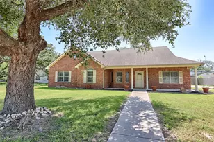 417 S Main St, Hallettsville, TX 77964 - Photo 1
