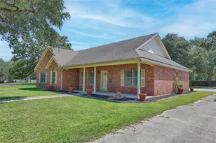 417 S Main St, Hallettsville, TX 77964 - Photo 43