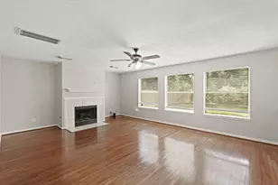 2922 Glencullen Ln, Pearland, TX 77584 - Photo 9