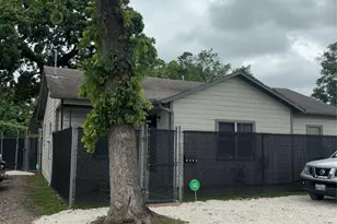 1408 W 34th St, Houston, TX 77018 - Photo 1