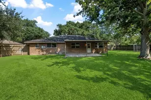 3930 Tumbleweed Ln, Baytown, TX 77521 - Photo 19