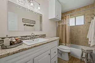 3930 Tumbleweed Ln, Baytown, TX 77521 - Photo 17