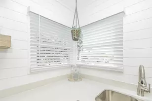 1102 45th St, Galveston, TX 77550 - Photo 15