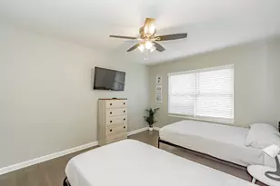 1102 45th St, Galveston, TX 77550 - Photo 31