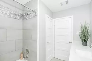 1102 45th St, Galveston, TX 77550 - Photo 23
