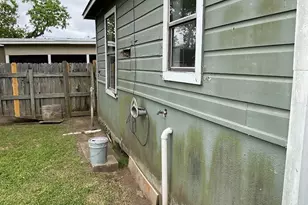 1022 W 8th St, Freeport, TX 77541 - Photo 11