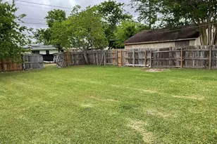 1022 W 8th St, Freeport, TX 77541 - Photo 13