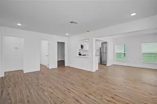 1203 W 6th St, Freeport, TX 77541 - Photo 7