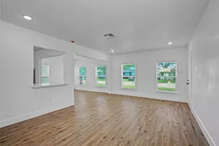 1203 W 6th St, Freeport, TX 77541 - Photo 9