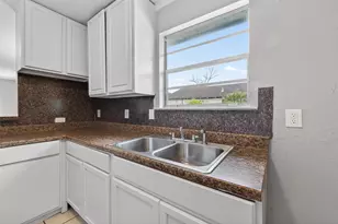 2446 Mayview Dr, Houston, TX 77091 - Photo 17