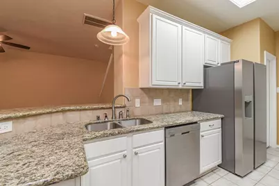 213 E Summerhaze Circle, The Woodlands, TX 77382 - Photo 13