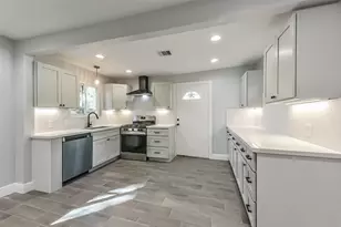 8925 Everglade Dr, Houston, TX 77078 - Photo 11