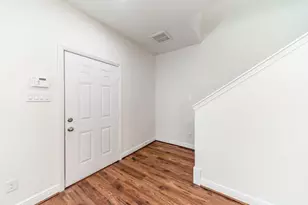 5007 Mallow St, Houston, TX 77033 - Photo 3