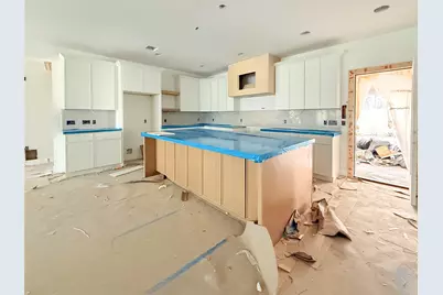 10438 Brinwood Drive, Houston, TX 77043 - Photo 11