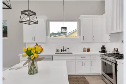 407A Sikes Street, Houston, TX 77018 - Photo 9